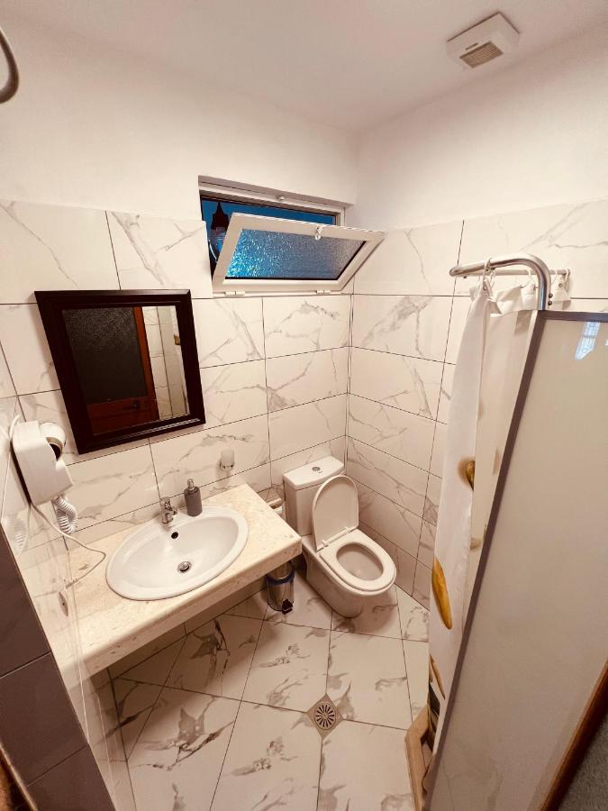 Kris Guesthouse Berat Zewnętrze zdjęcie