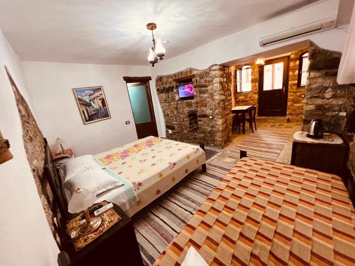 Kris Guesthouse Berat Zewnętrze zdjęcie